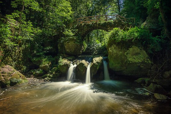 Comment organiser une expédition pour découvrir les cascades cachées en Islande?