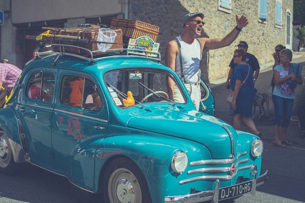 Est-il possible de trouver une location de vacances en Grèce avec des cours de cuisine méditerranéenne et des randonnées guidées?